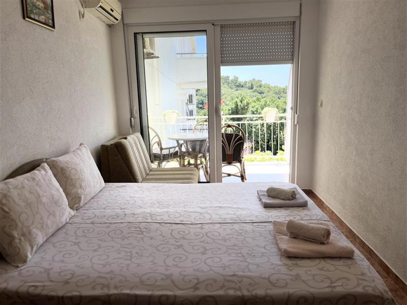 Apartmani Neda Bane Petrovac Ngoại thất bức ảnh