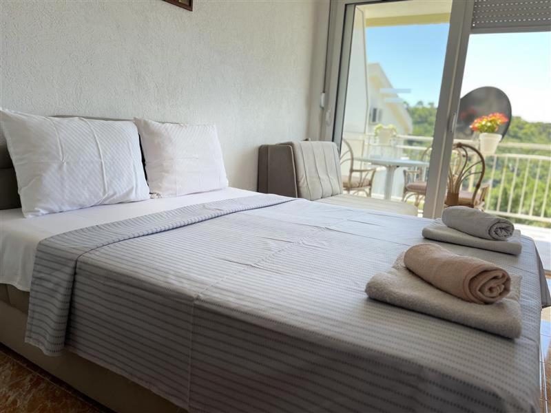Apartmani Neda Bane Petrovac Ngoại thất bức ảnh