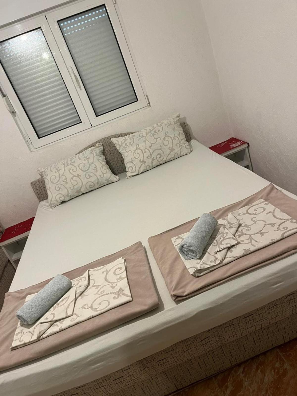 Apartmani Neda Bane Petrovac Ngoại thất bức ảnh