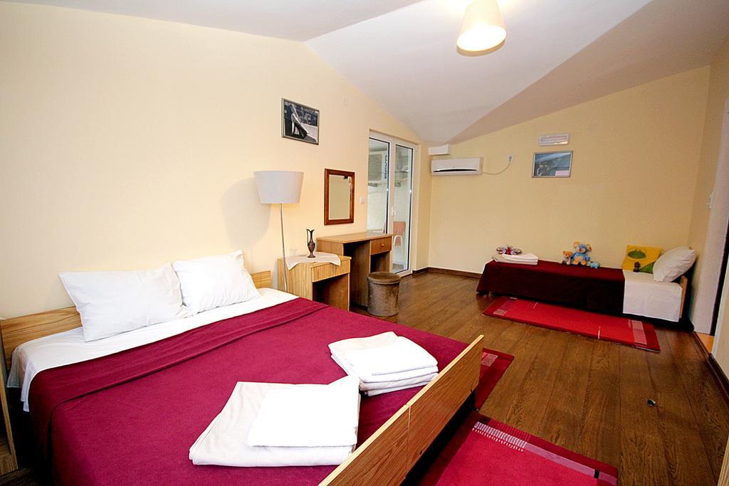 Apartmani Neda Bane Petrovac Phòng bức ảnh