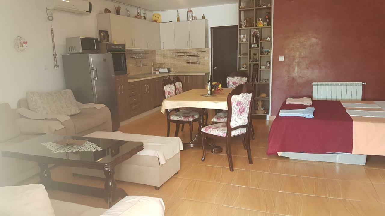 Apartmani Neda Bane Petrovac Ngoại thất bức ảnh