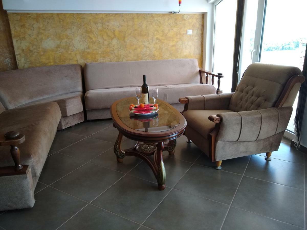 Apartmani Neda Bane Petrovac Ngoại thất bức ảnh