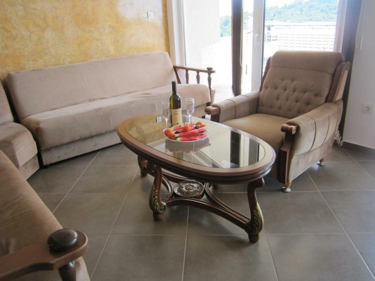 Apartmani Neda Bane Petrovac Ngoại thất bức ảnh